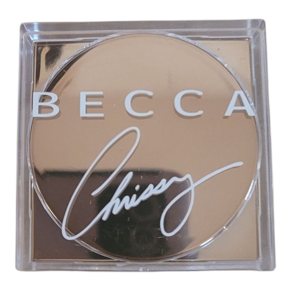 BECCA X Chrissy Teigen Confectionary Glow Powder Highlighter Cinnamon Sugar - Picture 2 of 3